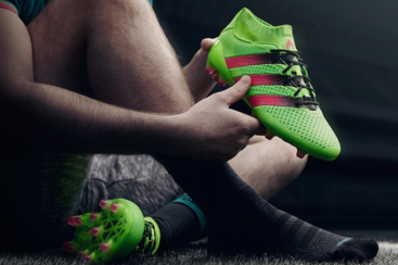 O que é uma chuteira botinha?