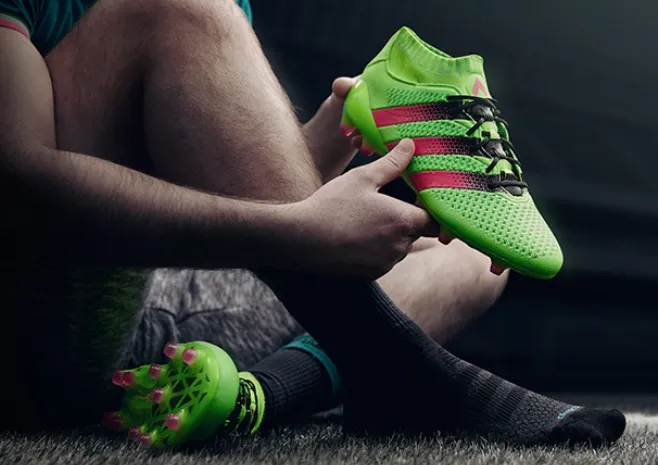 O que é uma chuteira botinha?